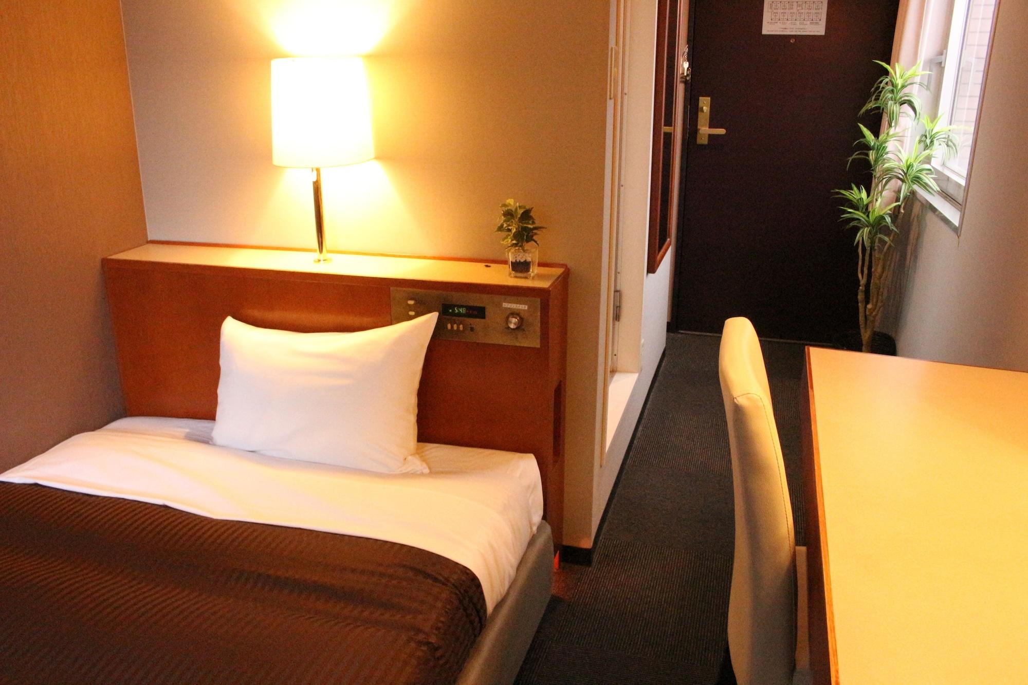 Hotel Livemax Budget Hiratsuka Ekimae Екстер'єр фото