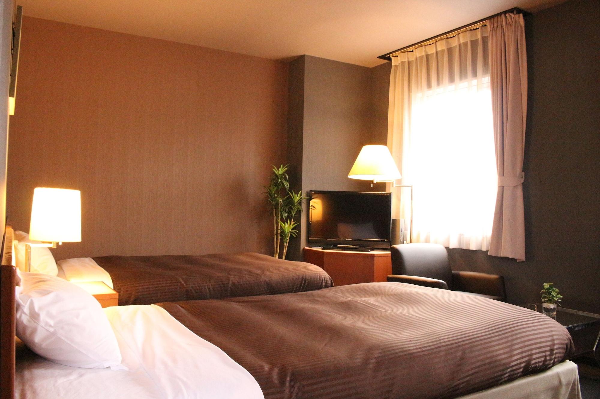 Hotel Livemax Budget Hiratsuka Ekimae Екстер'єр фото