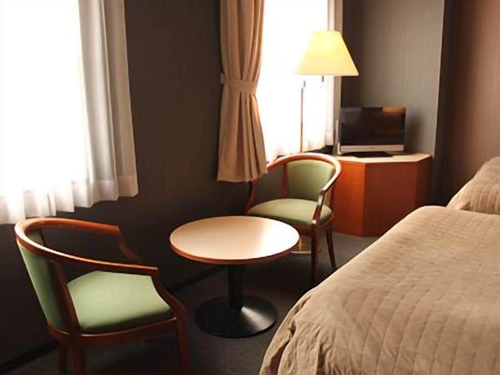 Hotel Livemax Budget Hiratsuka Ekimae Екстер'єр фото