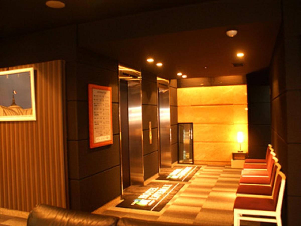 Hotel Livemax Budget Hiratsuka Ekimae Екстер'єр фото