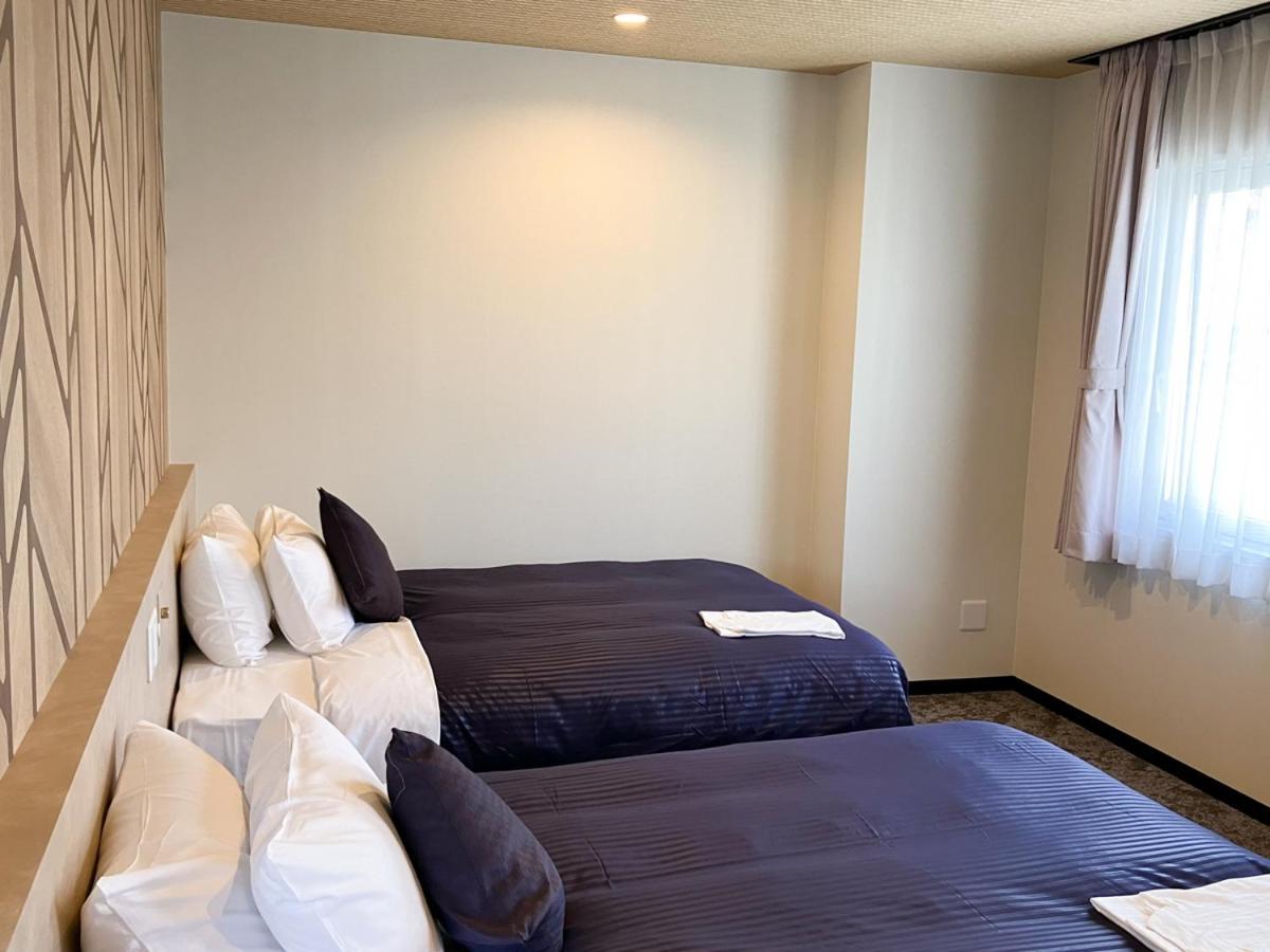 Hotel Livemax Budget Hiratsuka Ekimae Екстер'єр фото