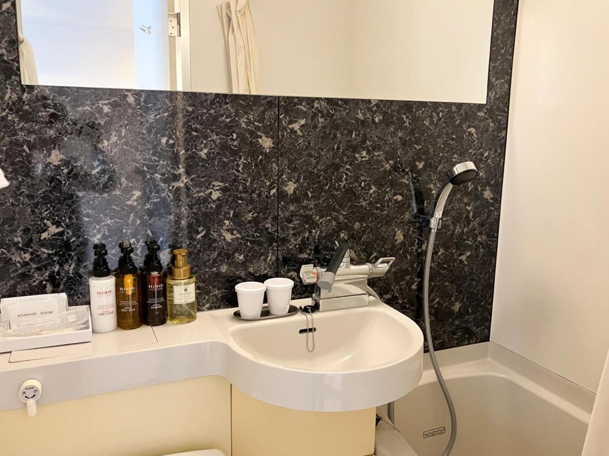 Hotel Livemax Budget Hiratsuka Ekimae Екстер'єр фото