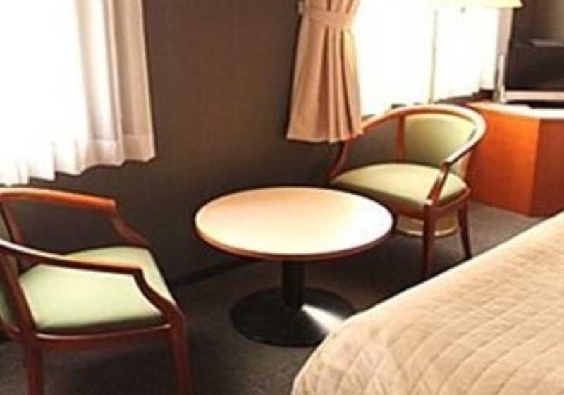 Hotel Livemax Budget Hiratsuka Ekimae Екстер'єр фото